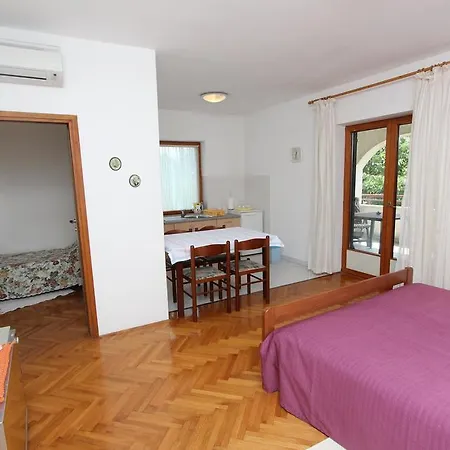 Mitton Apartment *