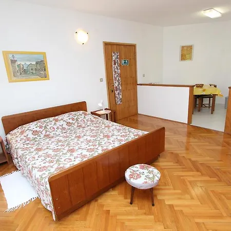 Mitton Apartment *